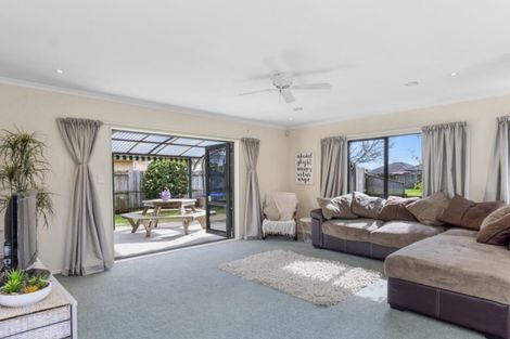 Photo of property in 25 The Gardens Drive, Papamoa Beach, Papamoa, 3118