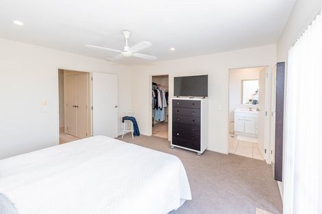 Photo of property in 7/78 Fernhill Way, Oteha, Auckland, 0632