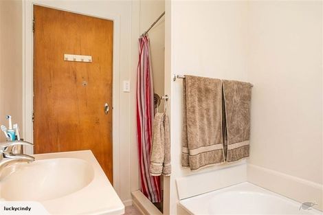 Photo of property in 2/146 Newlands Road, Newlands, Wellington, 6037