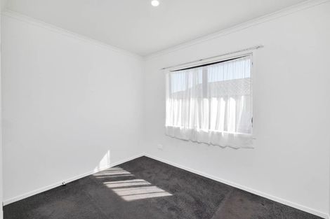 Photo of property in 86 Farquhar Road, Glendene, Auckland, 0602