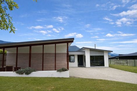 Photo of property in 7 Centre Crescent, Wanaka, 9305