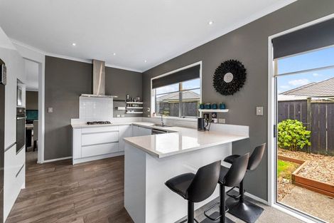 Photo of property in 14 Malbec Place, Huapai, Kumeu, 0810