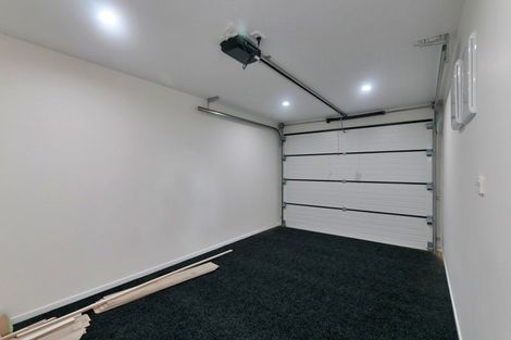 Photo of property in 17e Martin Place, Kelston, Auckland, 0602