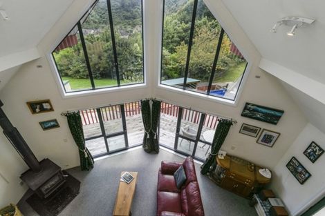 Photo of property in 2b Swainson Street, Naenae, Lower Hutt, 5011