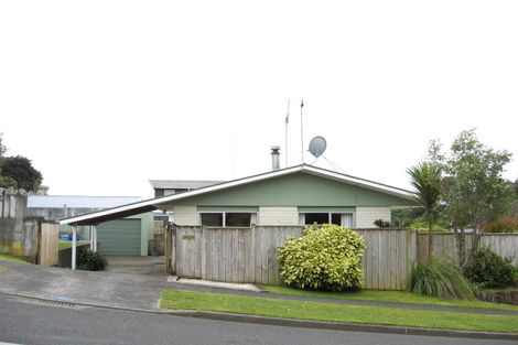 Photo of property in 2 Te Ngaere Place, Merrilands, New Plymouth, 4312