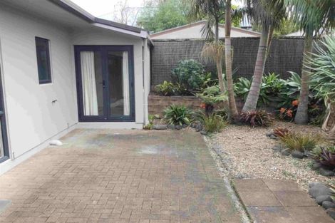 Photo of property in 38 Vinograd Drive, Te Atatu Peninsula, Auckland, 0610