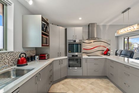 Photo of property in 6 Farnborough Street, Aranui, Christchurch, 8061