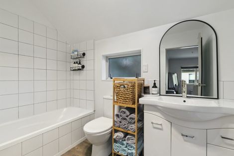 Photo of property in 3/16 Black Rock Road, Newlands, Wellington, 6037