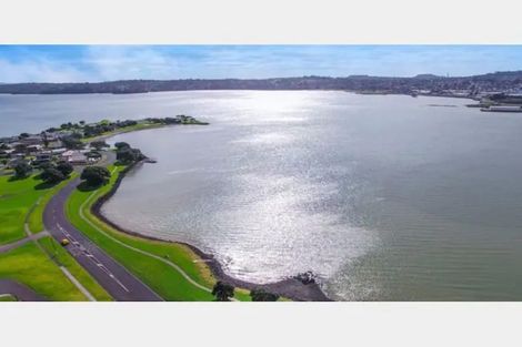 Photo of property in 63a Kiwi Esplanade, Mangere Bridge, Auckland, 2022
