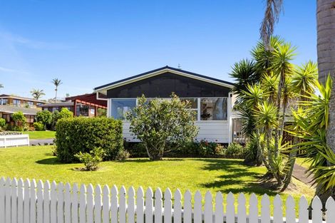 Photo of property in 35 Fairway Avenue, Red Beach, 0932