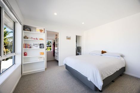 Photo of property in 34 Parr Terrace, Castor Bay, Auckland, 0620