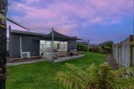 Photo of property in 10 Monaco Grove, Fitzherbert, Palmerston North, 4410