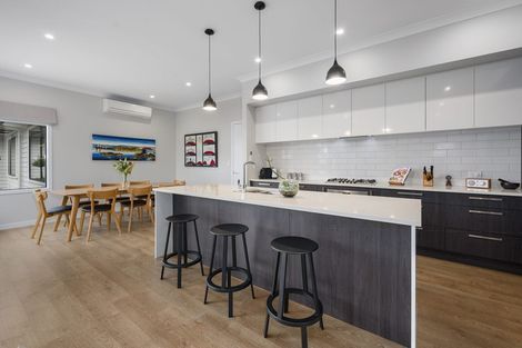 Photo of property in 33 Pohutukawa Parade, Riverhead, 0820