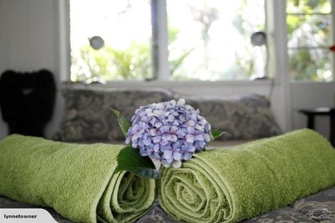 Photo of property in 10-12 Glenesk Road, Piha, New Lynn, 0772