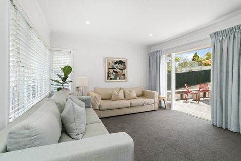 Photo of property in 1/232 East Coast Road, Forrest Hill, Auckland, 0620
