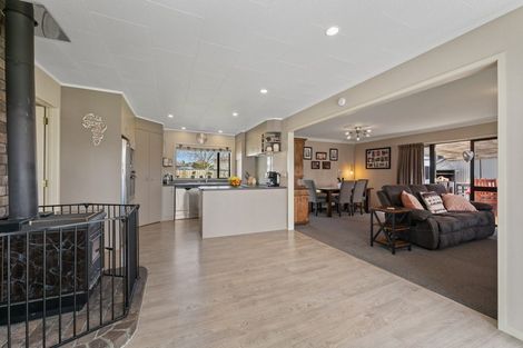 Photo of property in 2 Ascot Close, Richmond Heights, Taupo, 3330