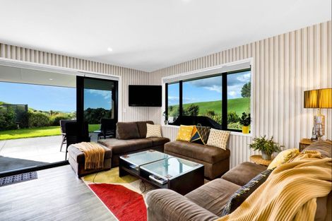 Photo of property in 18 Harkness Rice Way, Koru, New Plymouth, 4374