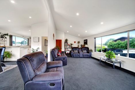 Photo of property in 3 La Salle Drive, Westown, New Plymouth, 4310
