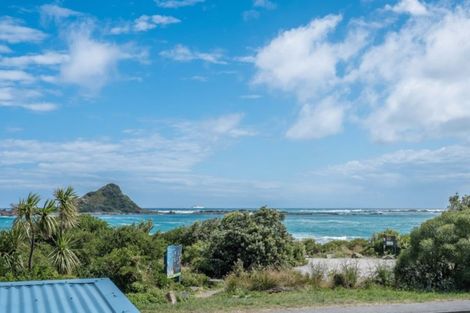 Photo of property in 190 The Esplanade, Island Bay, Wellington, 6023