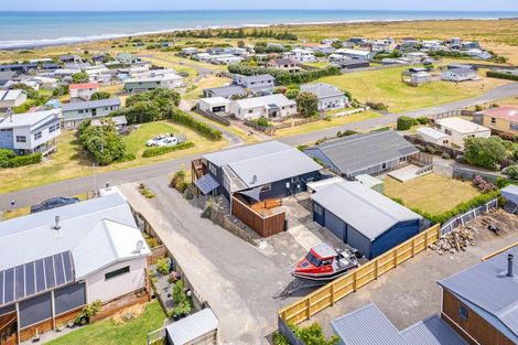 Photo of property in 14 Okiwa Terrace, Waiinu Beach, Whanganui, 4588
