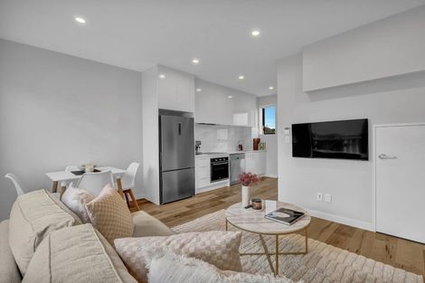 Photo of property in 5/86 Fred Taylor Drive, Westgate, Auckland, 0814