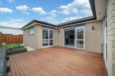 Photo of property in 1 Tuwhare Street, Papakura, 2110