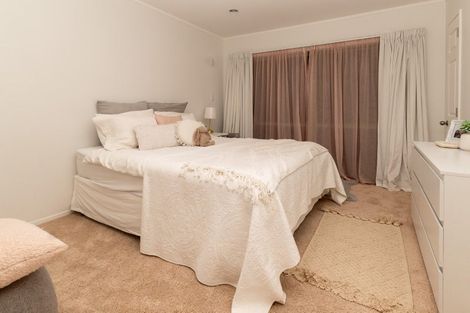 Photo of property in 12 Shannon Place, Torbay, Auckland, 0630