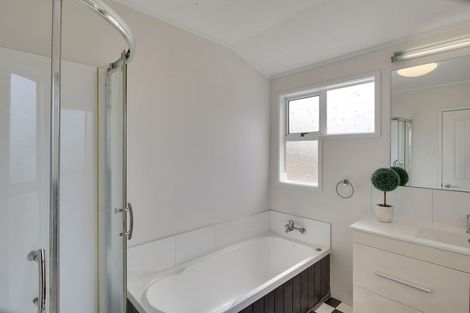 Photo of property in 9 Sackville Street, Fitzroy, New Plymouth, 4312