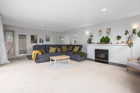 Photo of property in 15 Tawa Street, Waikanae, 5036