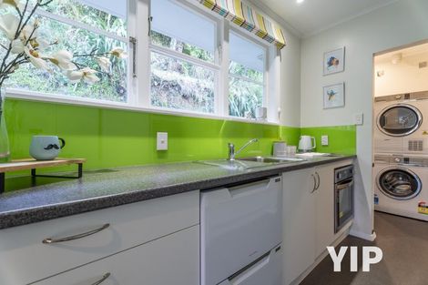 Photo of property in 106 Ruskin Road, Newlands, Wellington, 6037