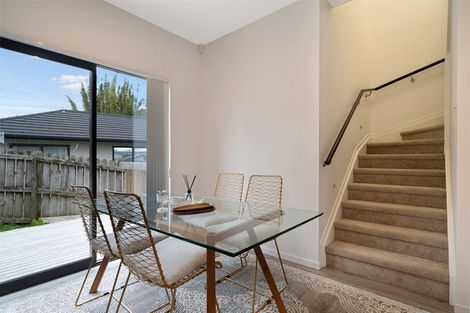 Photo of property in 8/105 Hobsonville Road, West Harbour, Auckland, 0618