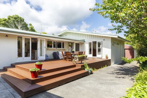 Photo of property in 2 Williams Terrace, Fitzherbert, Palmerston North, 4410