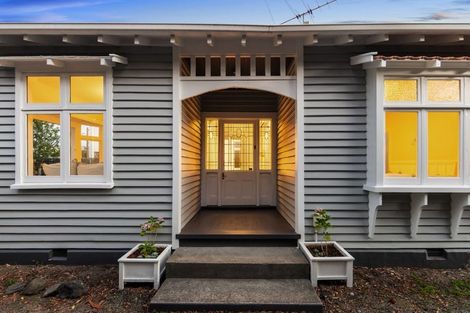 Photo of property in 1/166 Main Road, Redcliffs, Christchurch, 8081