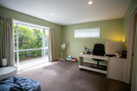 Photo of property in 2/138 Memorial Avenue, Burnside, Christchurch, 8053