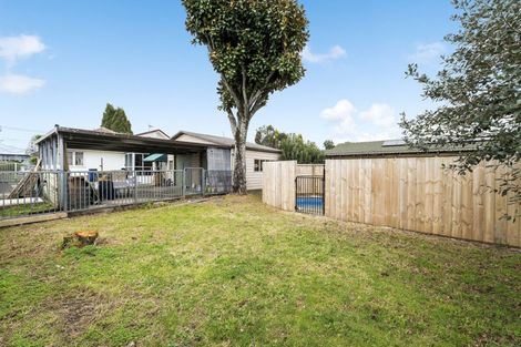 Photo of property in 6 Edwards Avenue, Henderson, Auckland, 0610