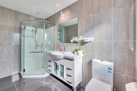 Photo of property in 7a Roberts Road, Te Atatu South, Auckland, 0610