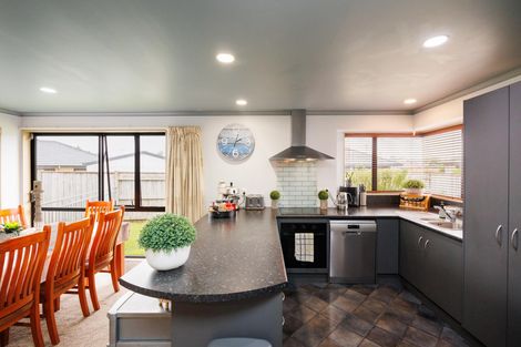 Photo of property in 12 Walnut Grove, Kelvin Grove, Palmerston North, 4414