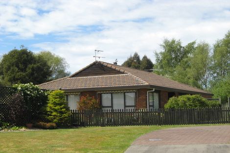 Photo of property in 3 Norton Place, Woodend, 7610