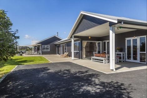 Photo of property in 87 Whangaparaoa Road, Red Beach, 0932