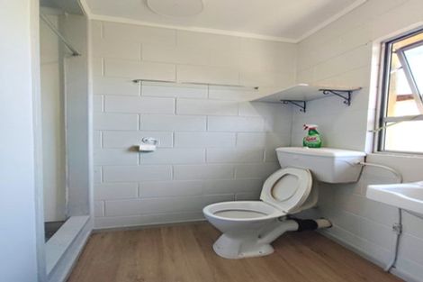 Photo of property in 2 Paton Avenue, Te Atatu South, Auckland, 0610