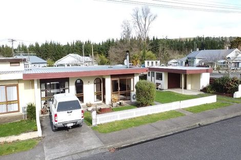 Photo of property in 1 Waverley Street, Waipawa, 4210