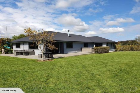 Photo of property in 381 Tararua Road, Levin, 5571