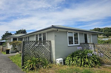 Photo of property in 15 Tawa Street, Tawa, Wellington, 5028