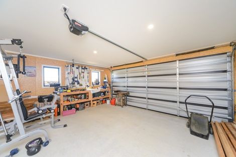 Photo of property in 48 Vaucluse Heights, Fitzherbert, Palmerston North, 4410