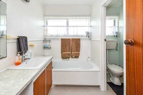 Photo of property in 11a Tatua Place, Conifer Grove, Takanini, 2112