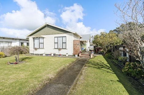 Photo of property in 35 Browne Street, Waitara, 4320
