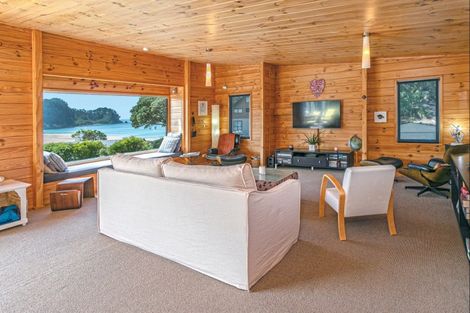 Photo of property in 112 Oratia Place, Onemana, Whangamata, 3691