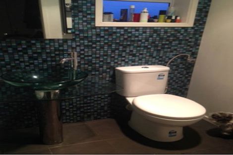 Photo of property in 179 Glenfield Road, Hillcrest, Auckland, 0627