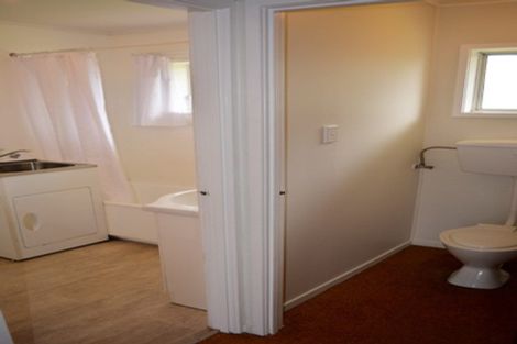 Photo of property in 4/318 Te Atatu Road, Te Atatu South, Auckland, 0610