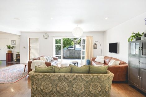 Photo of property in 37 Haruru Falls Road, Haruru, 0204